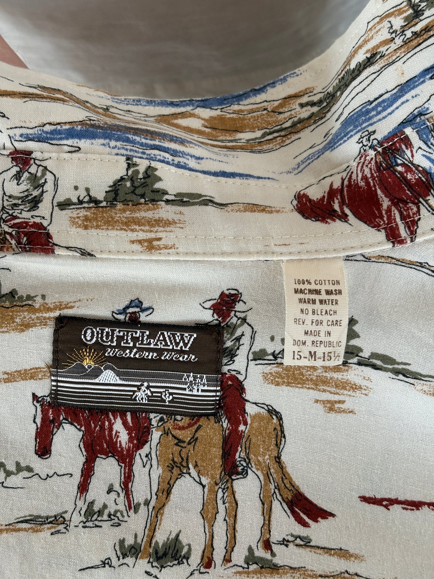 Size M. Authentic Vintage 80’s Western scenic print Shirt.