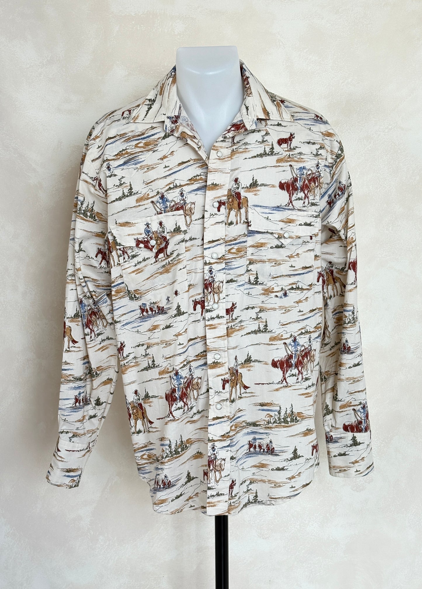 Size M. Authentic Vintage 80’s Western scenic print Shirt.