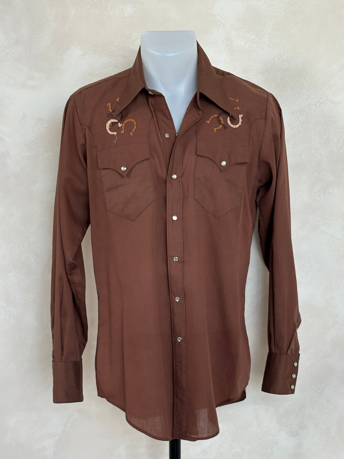 Size M. Authentic Vintage 70’s embroidered Western Shirt —
