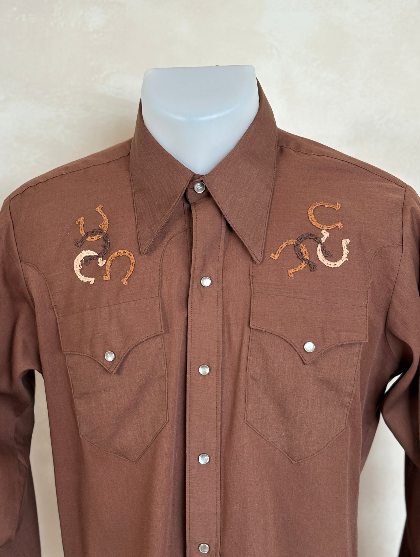 Size M. Authentic Vintage 70’s embroidered Western Shirt —