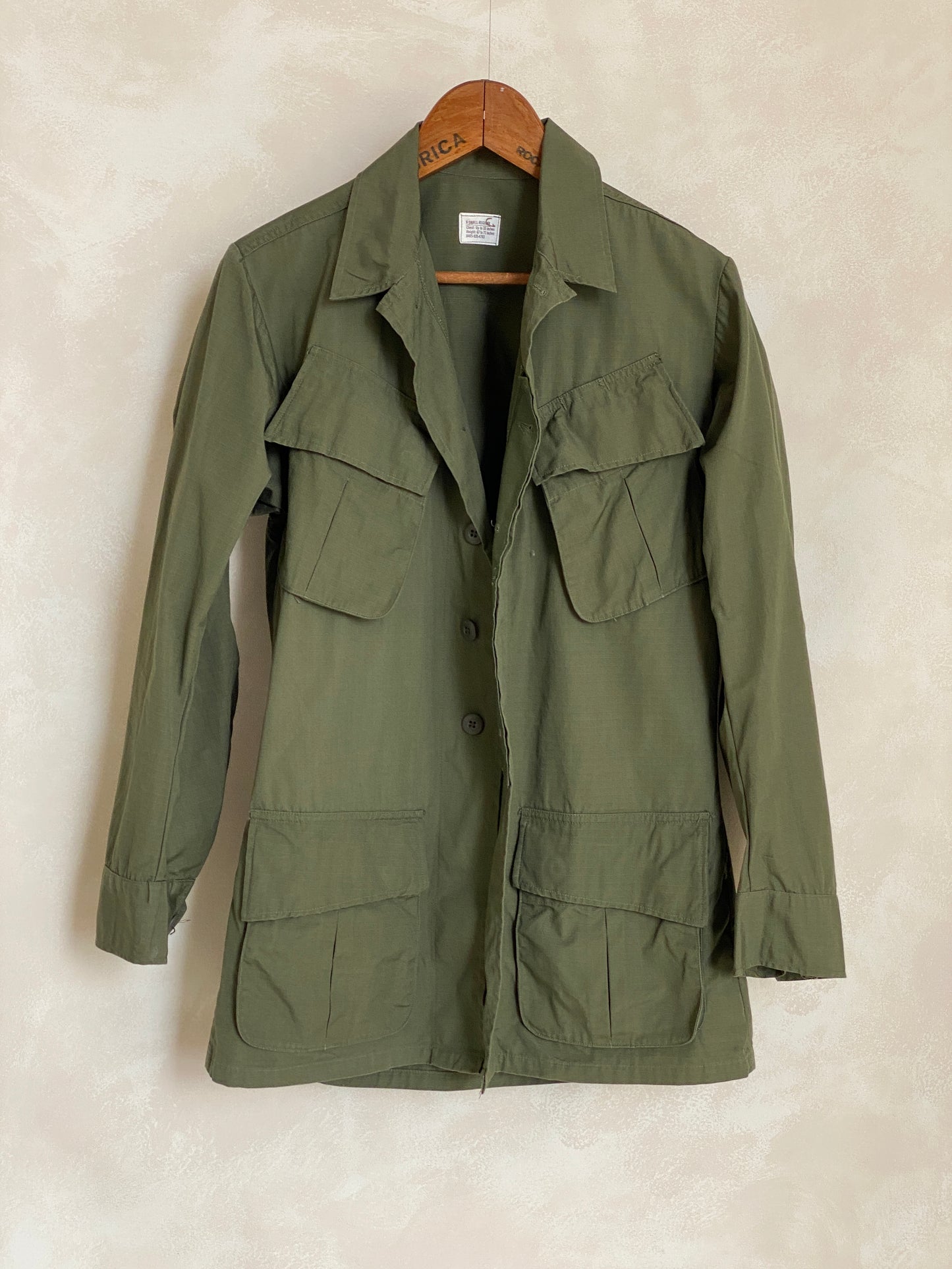 X Small Reg. Authentic 1969 US Army vintage Vietnam jungle jacket.