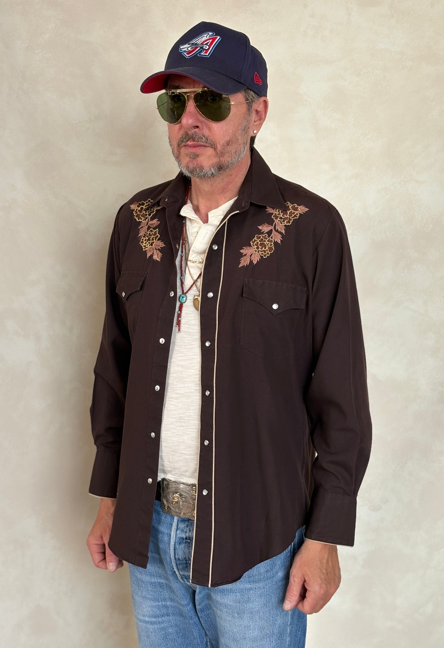 Size M. Authentic Vintage 70’s embroidered Western Shirt