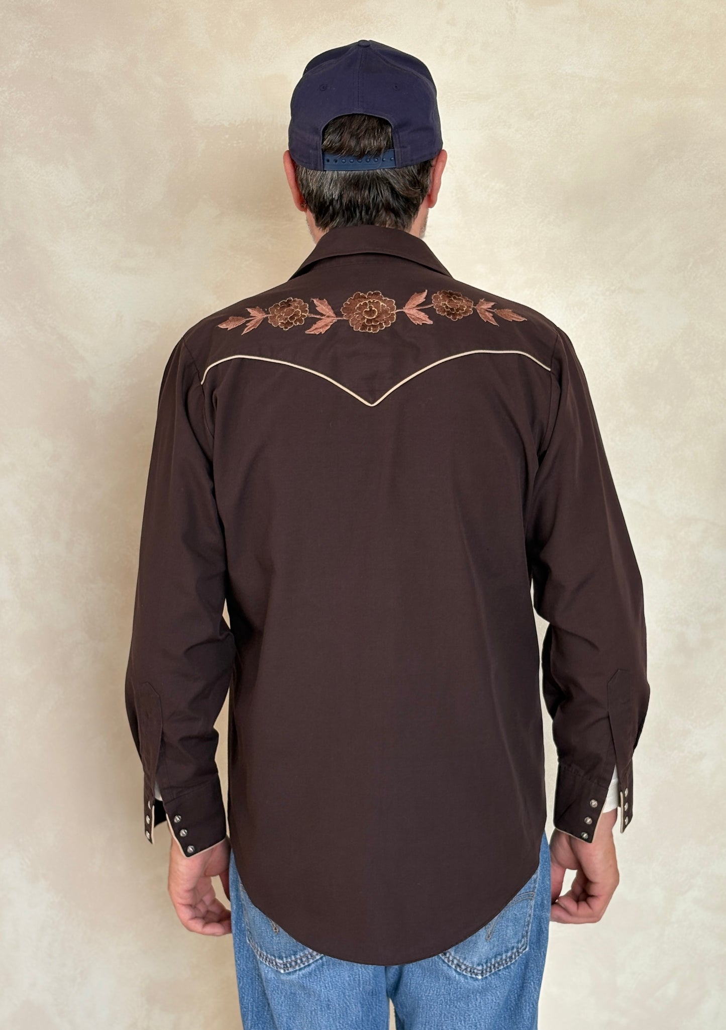 Size M. Authentic Vintage 70’s embroidered Western Shirt