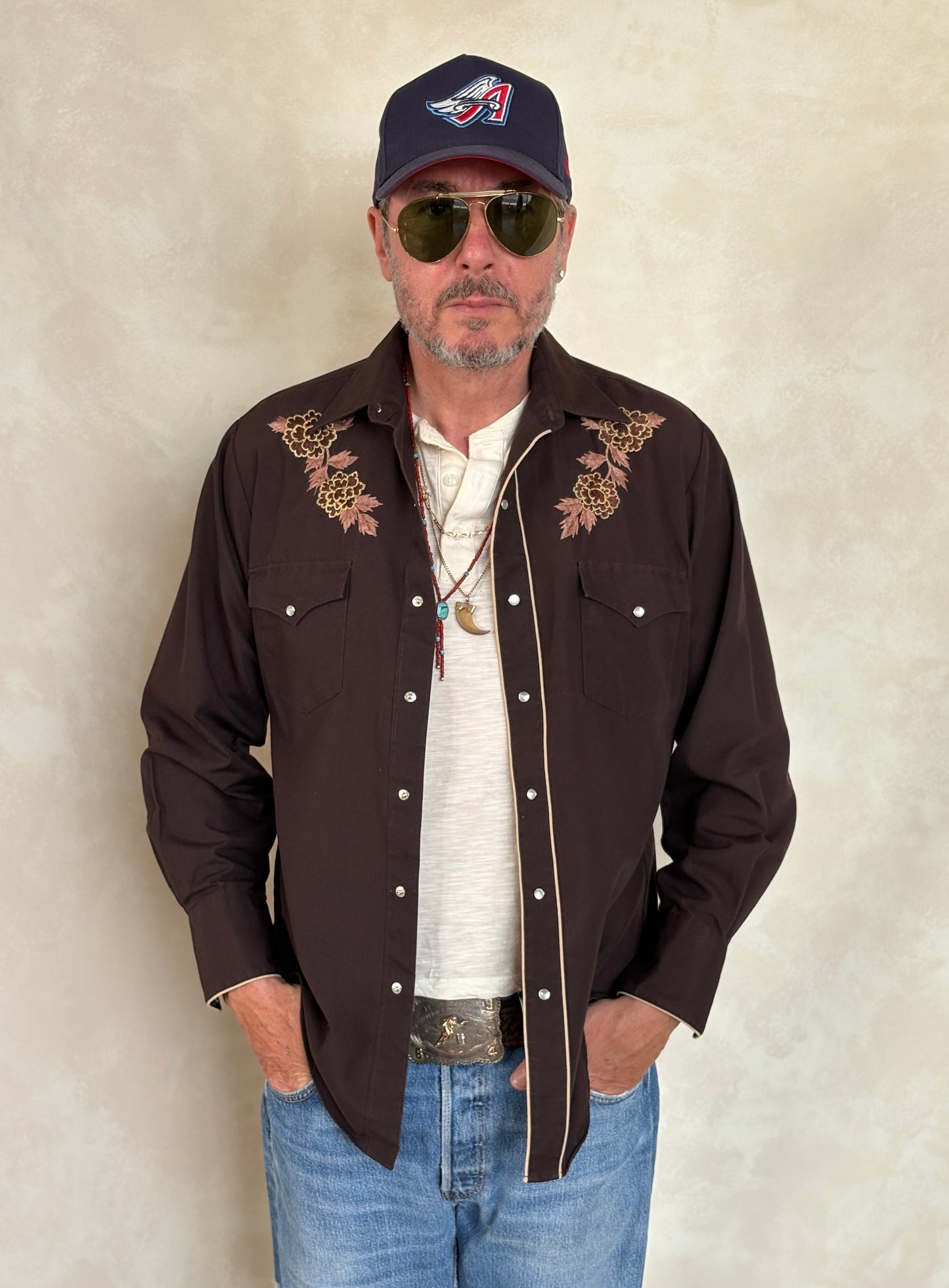 Size M. Authentic Vintage 70’s embroidered Western Shirt