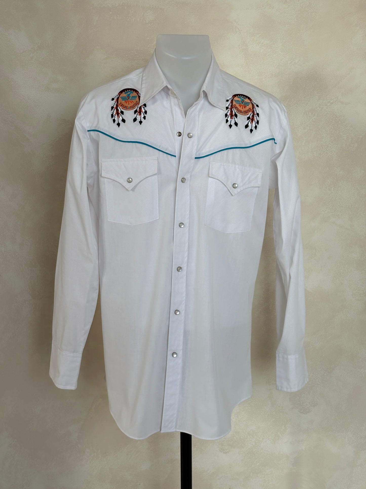 Size M. Authentic Vintage 80’s embroidered Western Shirt