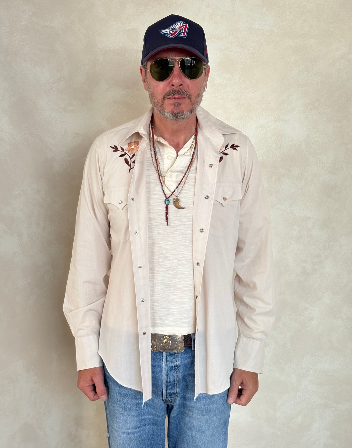 Size M. Authentic Vintage 70’s embroidered Western Shirt