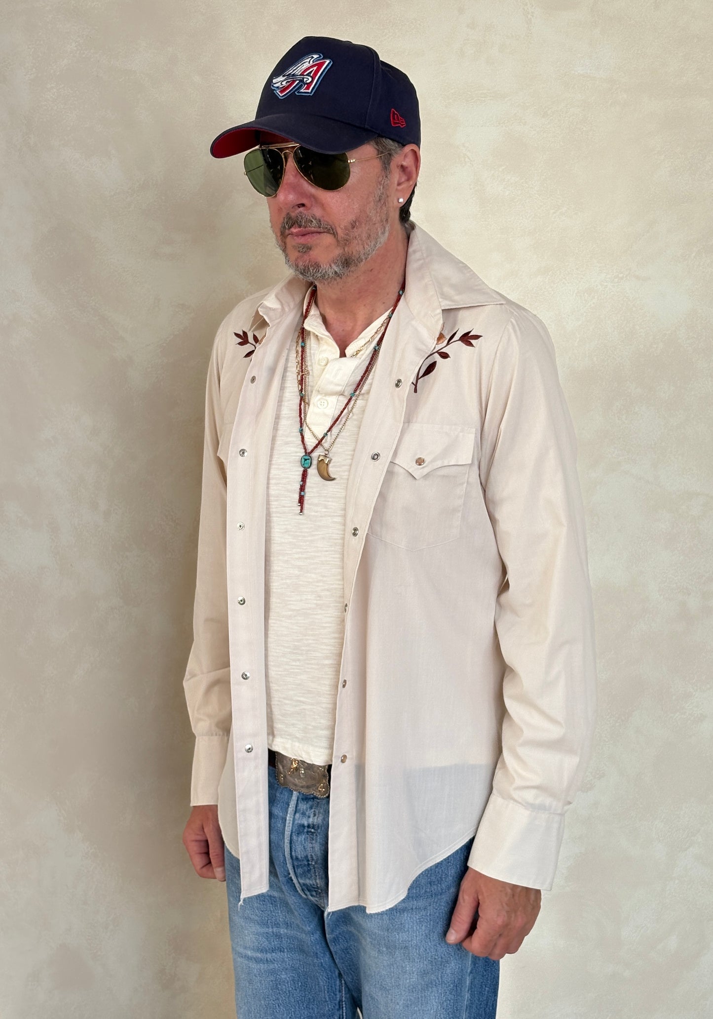 Size M. Authentic Vintage 70’s embroidered Western Shirt