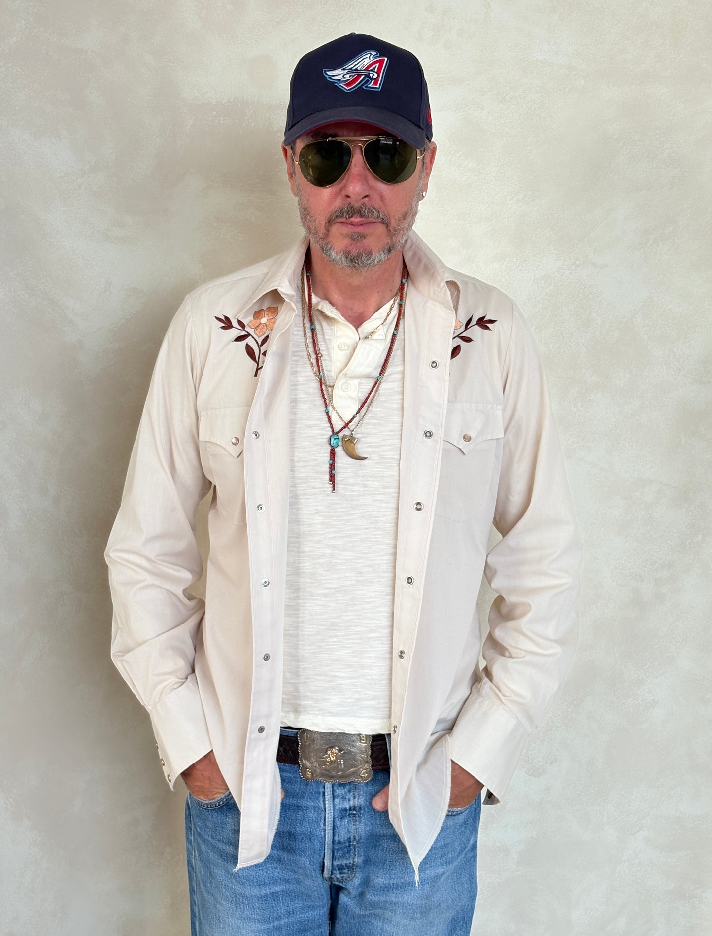 Size M. Authentic Vintage 70’s embroidered Western Shirt