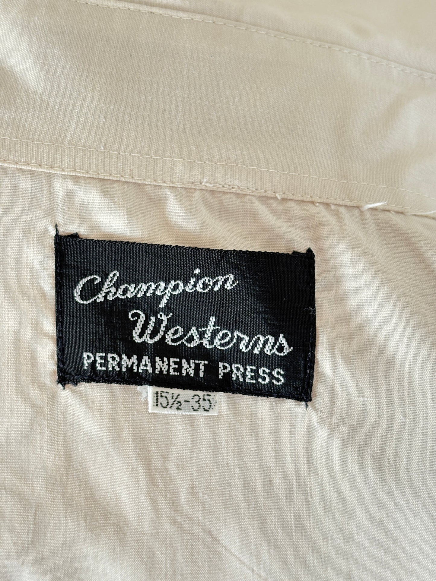 Size M. Authentic Vintage 70’s embroidered Western Shirt