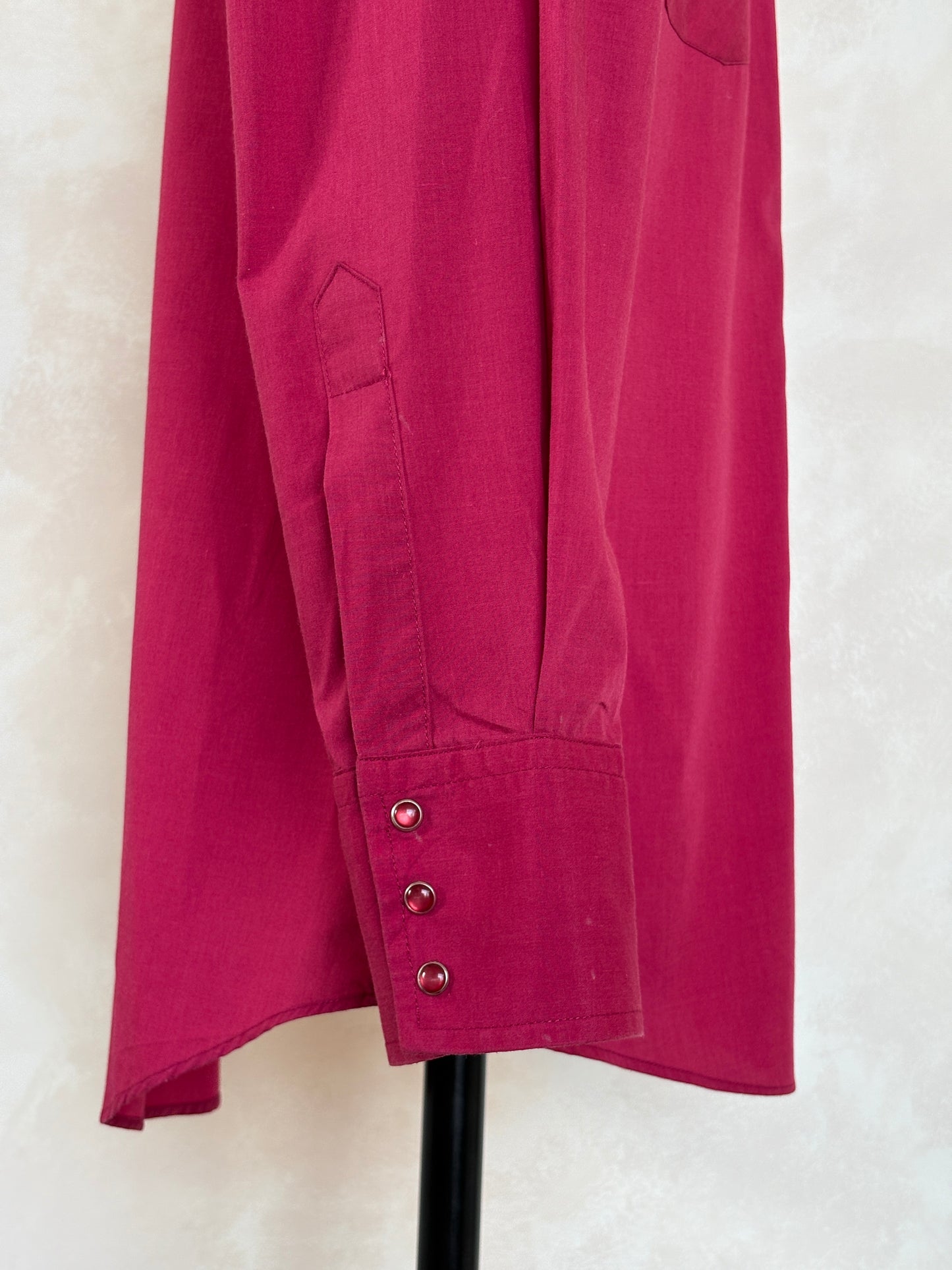 Size M. Authentic 70’s embroidered shirt Western Shirt