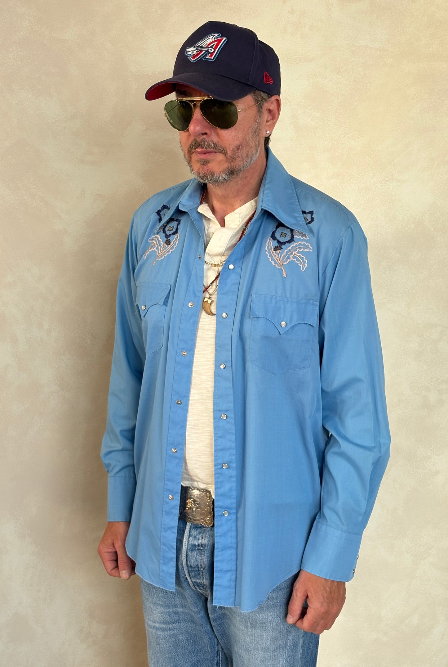 Size M. Authentic 70’s Vintage embroidered Western Shirt