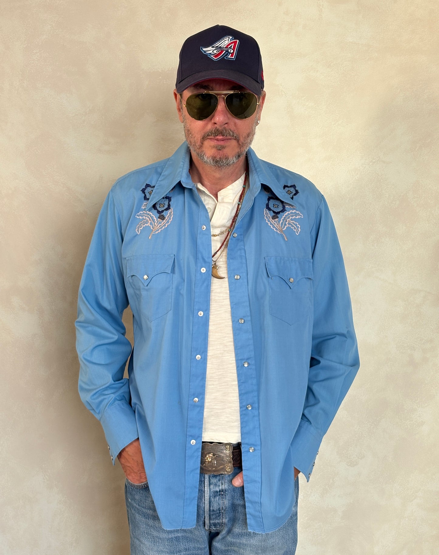 Size M. Authentic 70’s Vintage embroidered Western Shirt