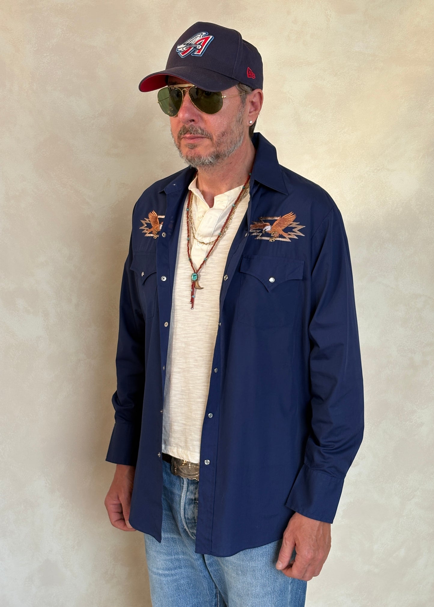 Size M. Authentic Vintage 80’s embroidered Western Shirt