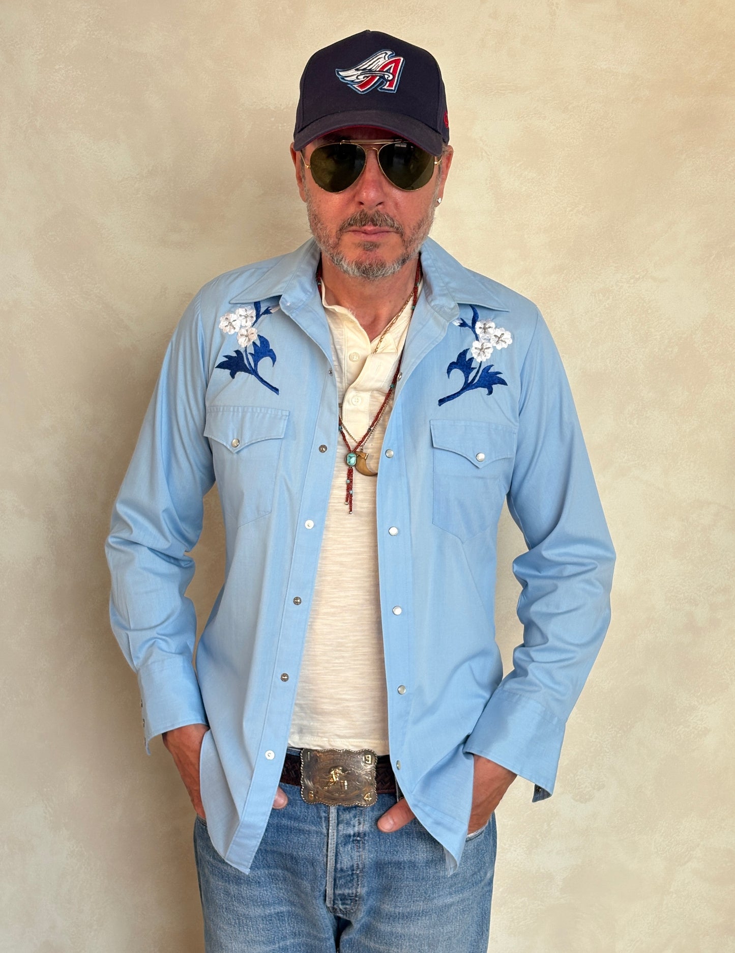Size M. Authentic 70’s embroidered Western Shirt