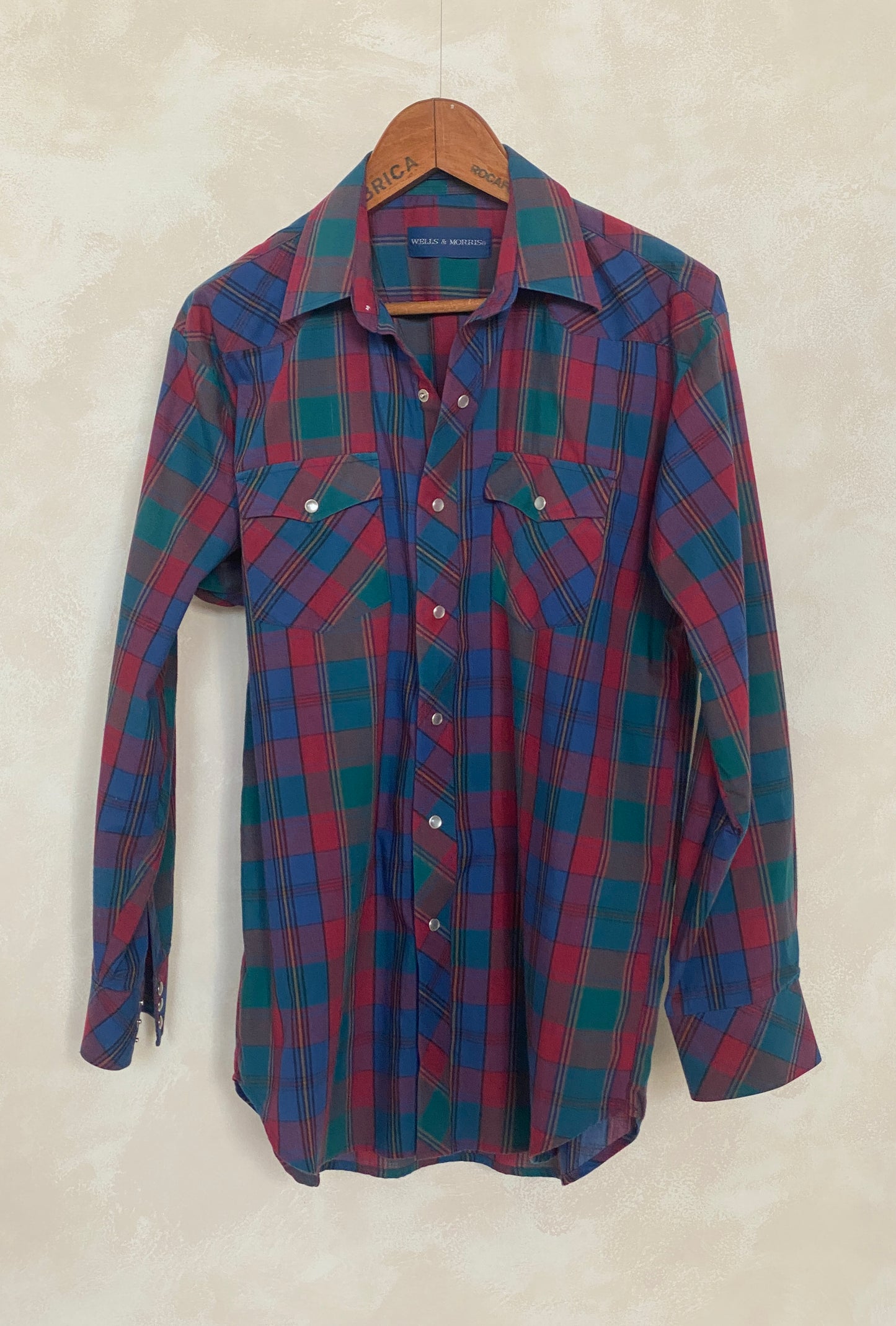 Large. Vintage 90’s plaid Flannel western shirt