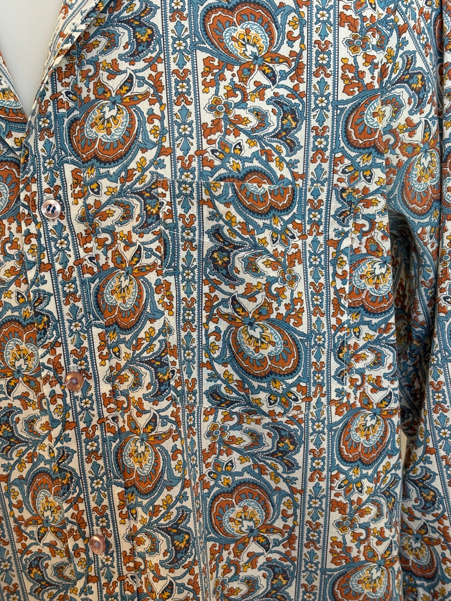 Size M. Vintage 70’s Long Sleeve Paisley Shirt — Bold Boho Retro Festival Shirt