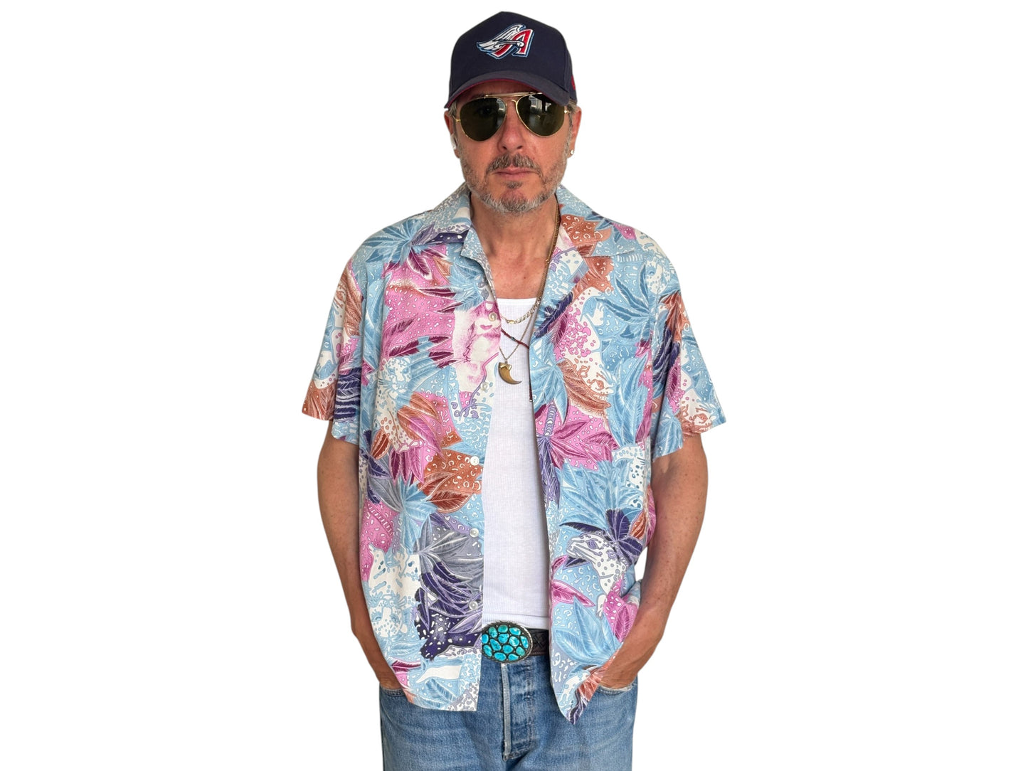 Large. Vintage 80s Hawaiian cotton shirt made by Hilo Hattie in Hawaii