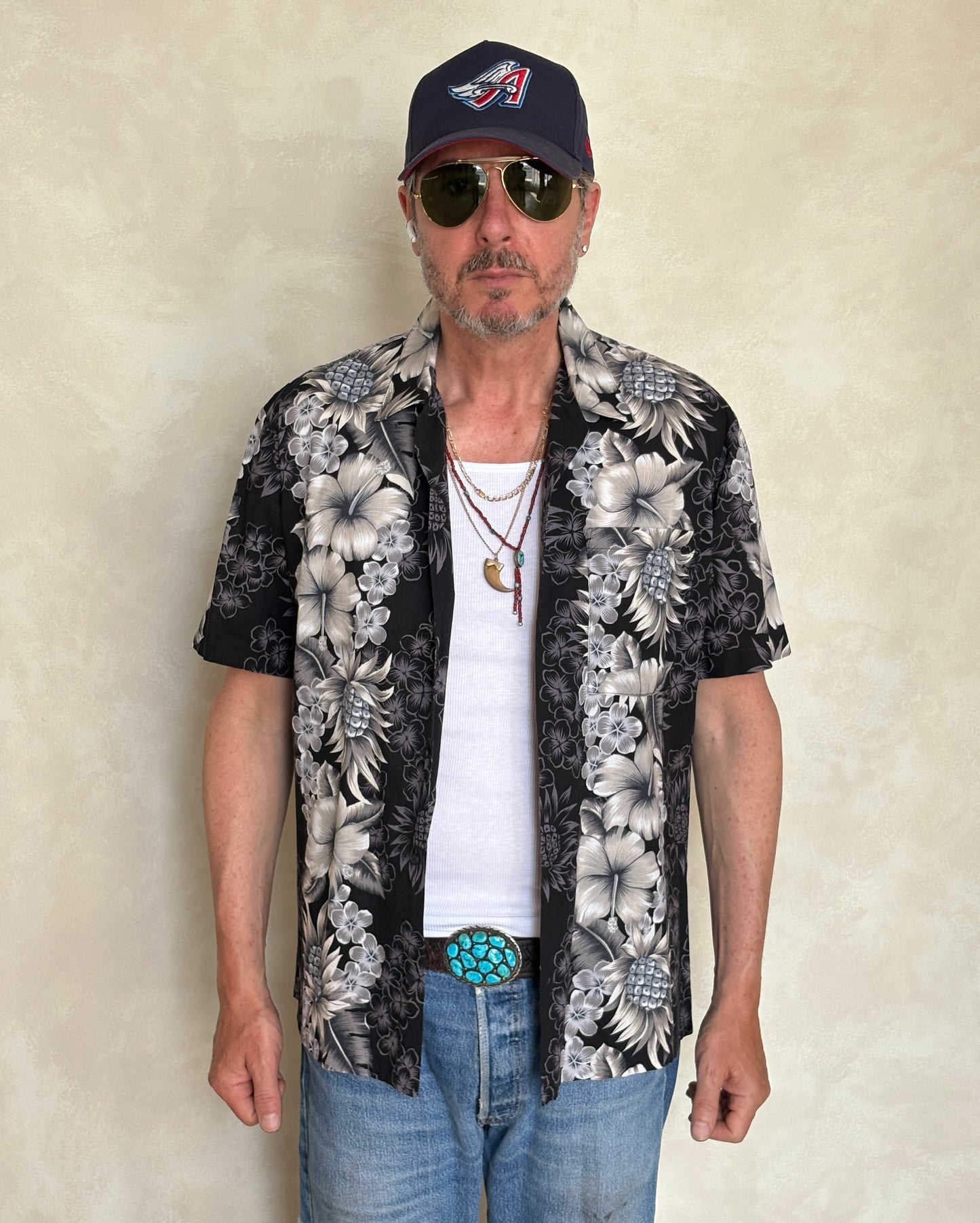 Size Med. Made In USA Vintage 80s Hawaiian cotton shirt.