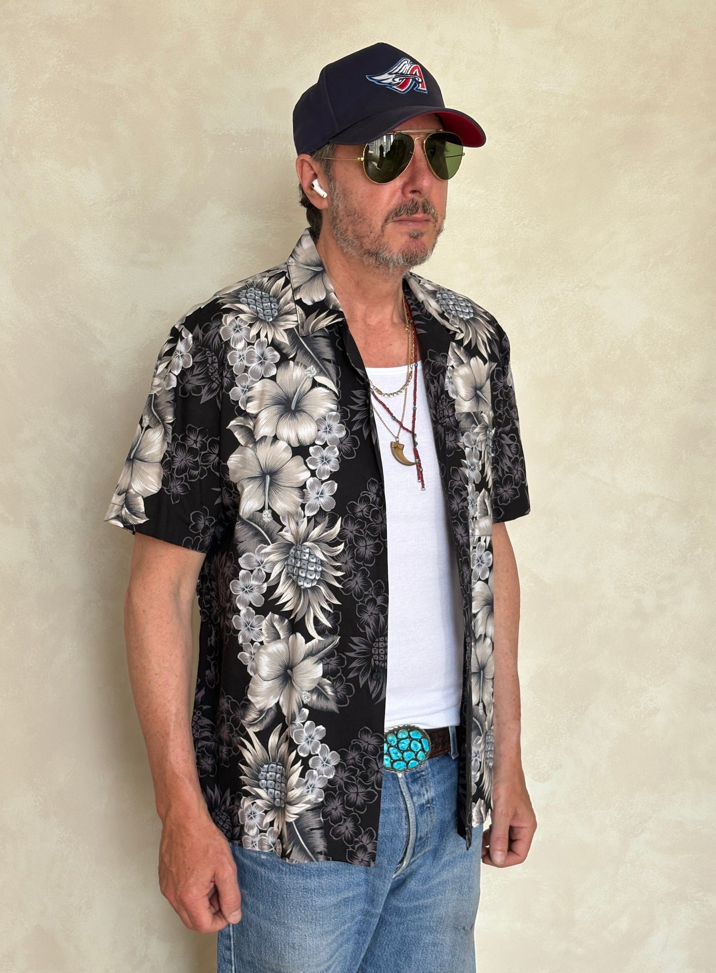 Size Med. Made In USA Vintage 80s Hawaiian cotton shirt.