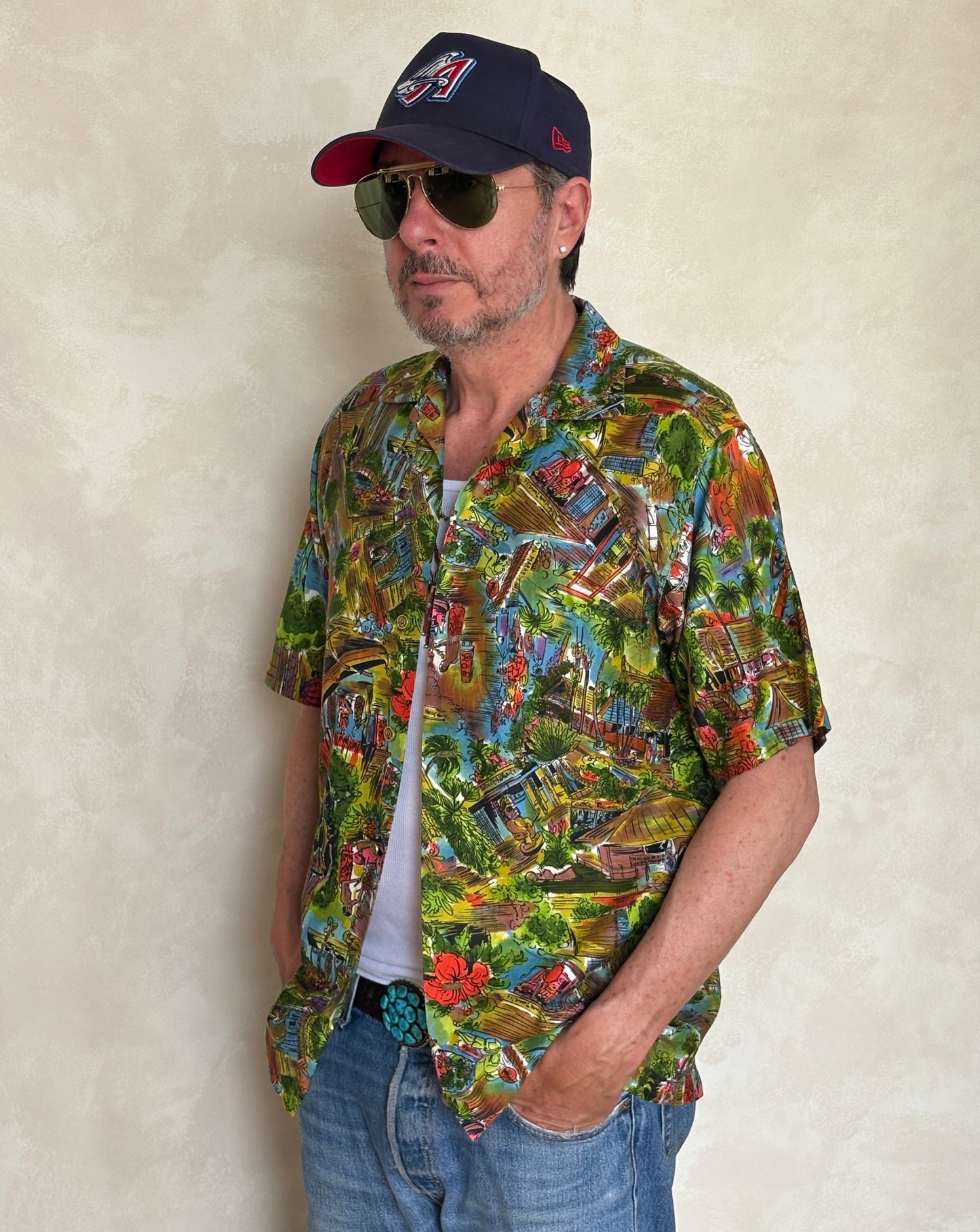 Large. Vintage 70s Hawaiian satin cotton shirt
