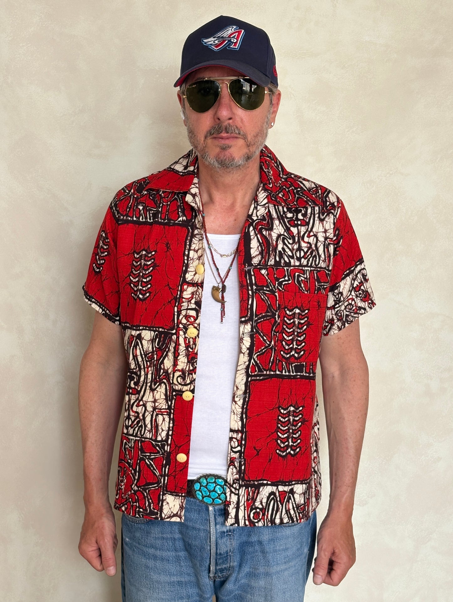 Vintage 70s Hawaiian cotton shirt made by Island Creations. Size Medium