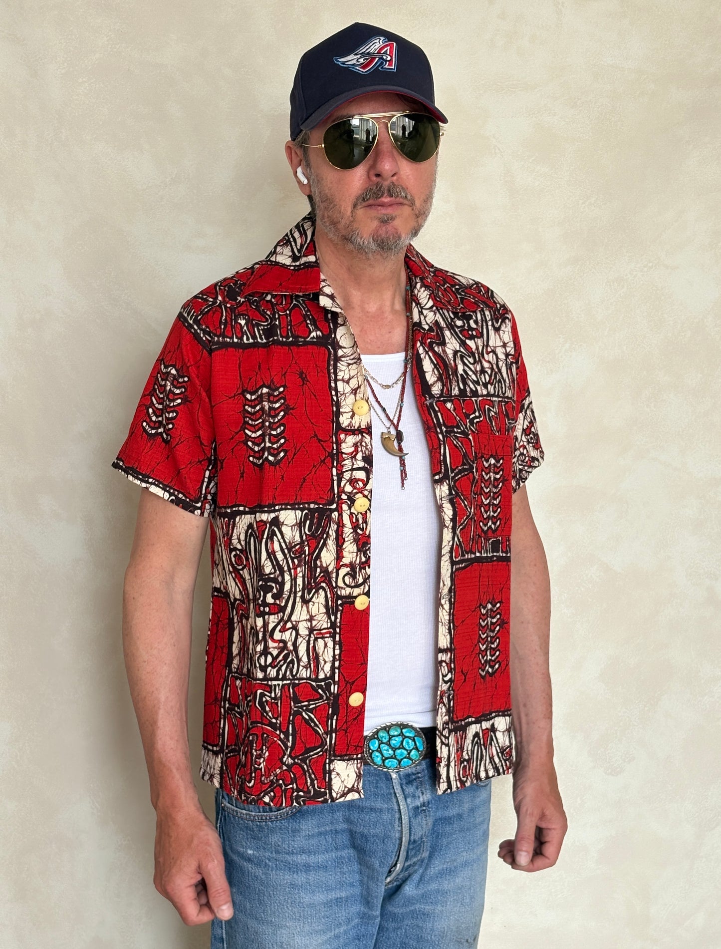 Vintage 70s Hawaiian cotton shirt made by Island Creations. Size Medium
