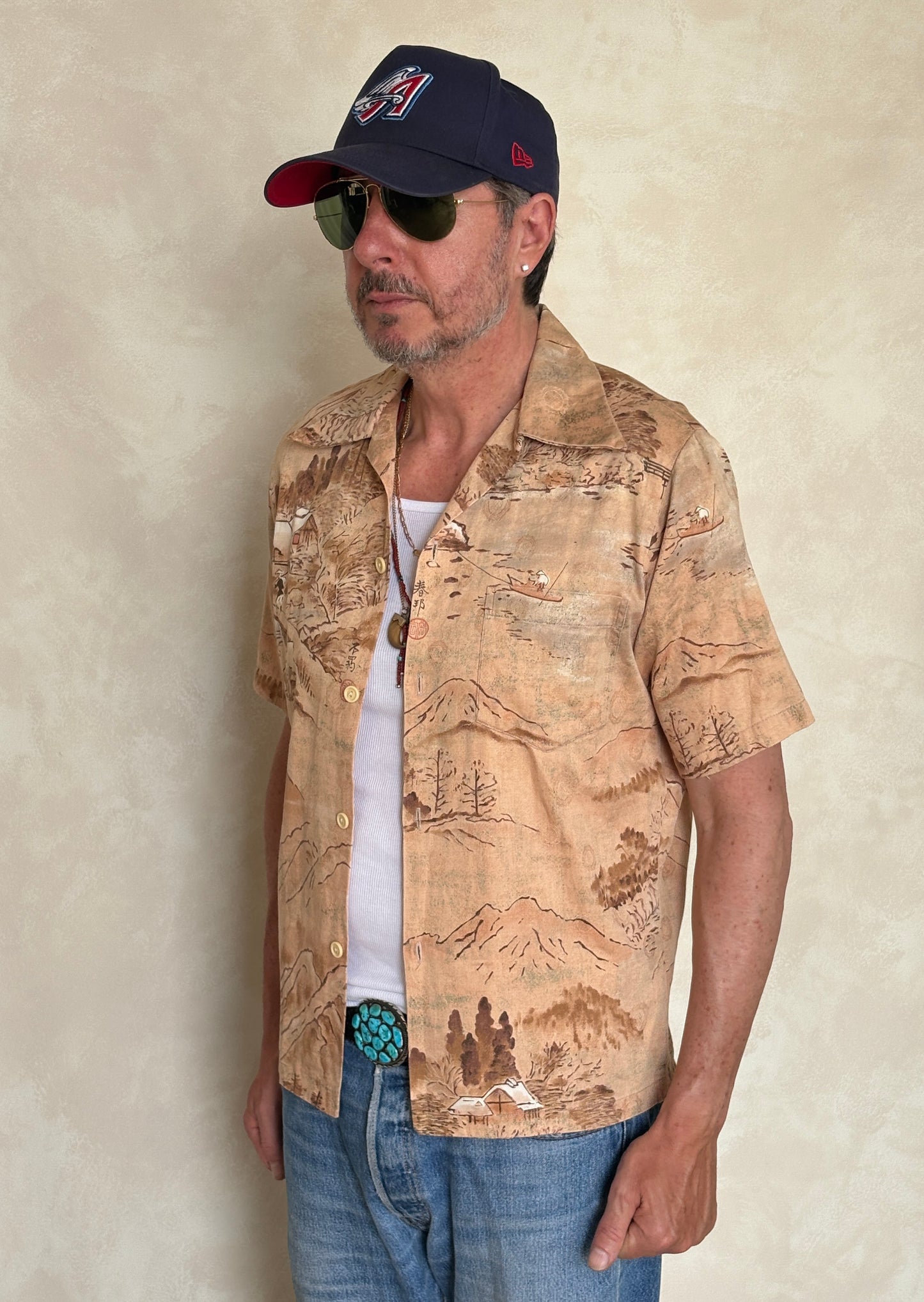 Small. Vintage 70s Hawaiian satin cotton shirt