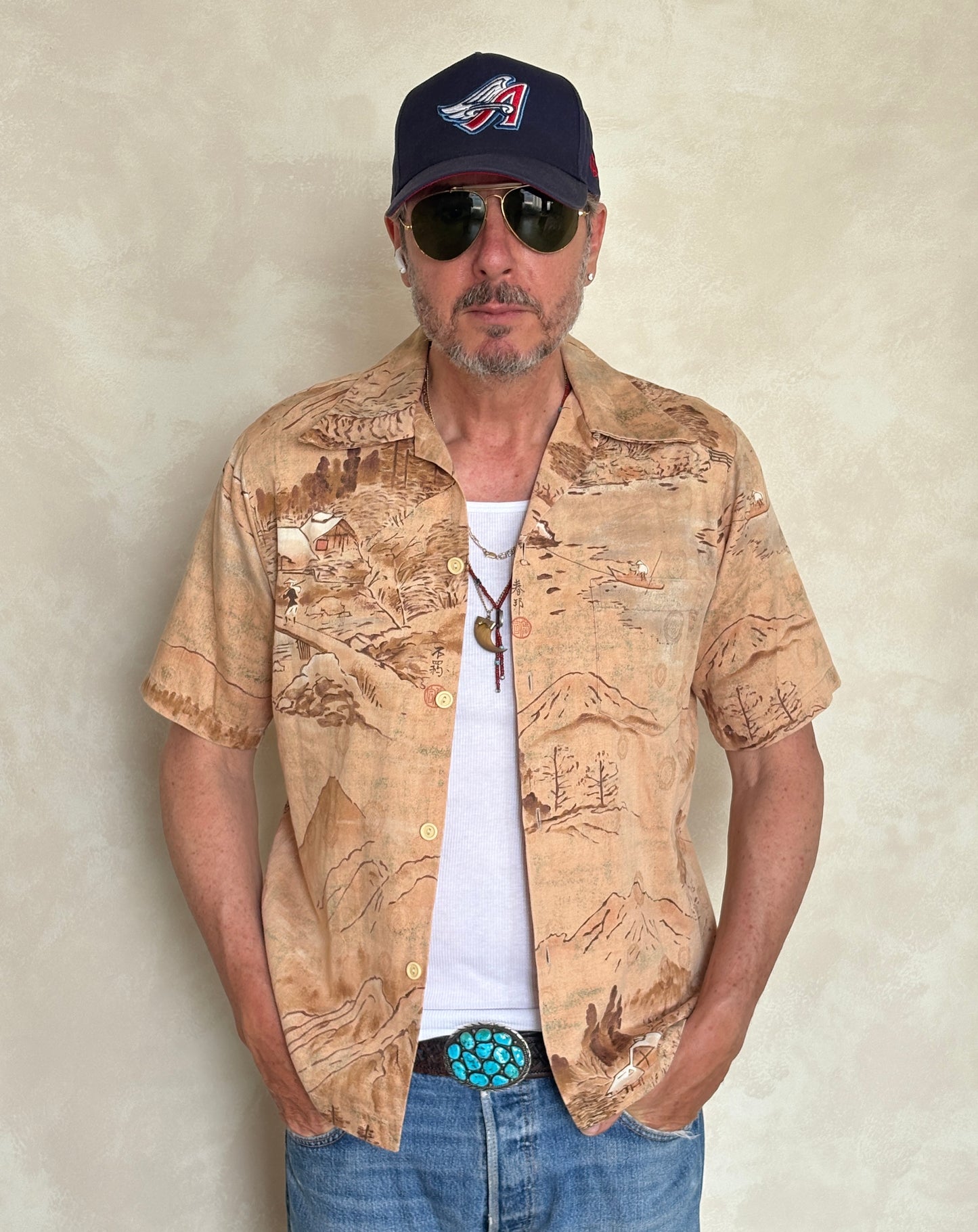 Small. Vintage 70s Hawaiian satin cotton shirt