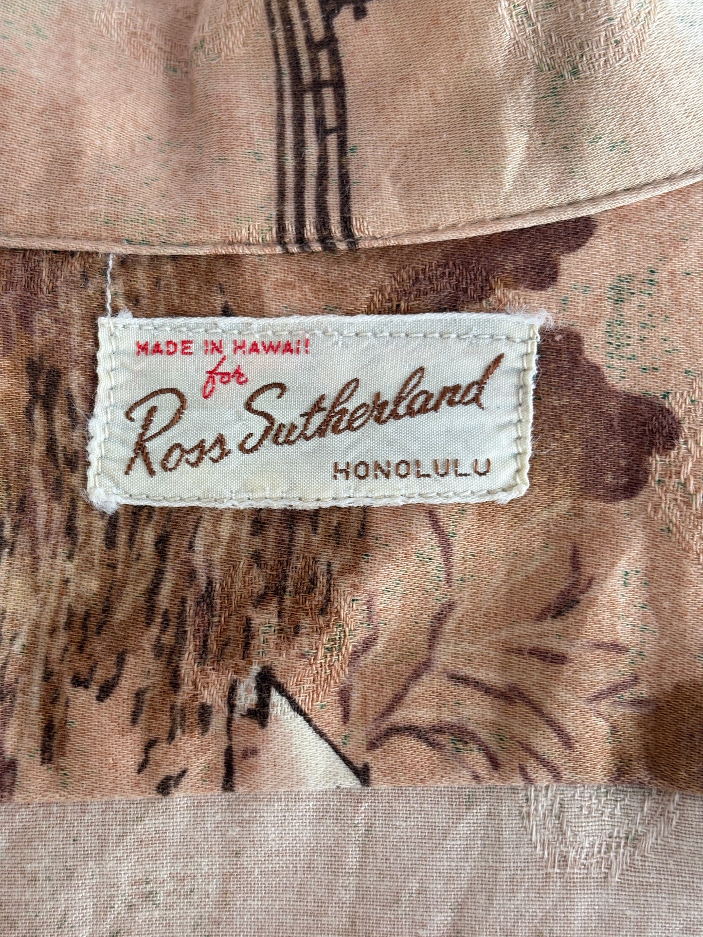Small. Vintage 70s Hawaiian satin cotton shirt