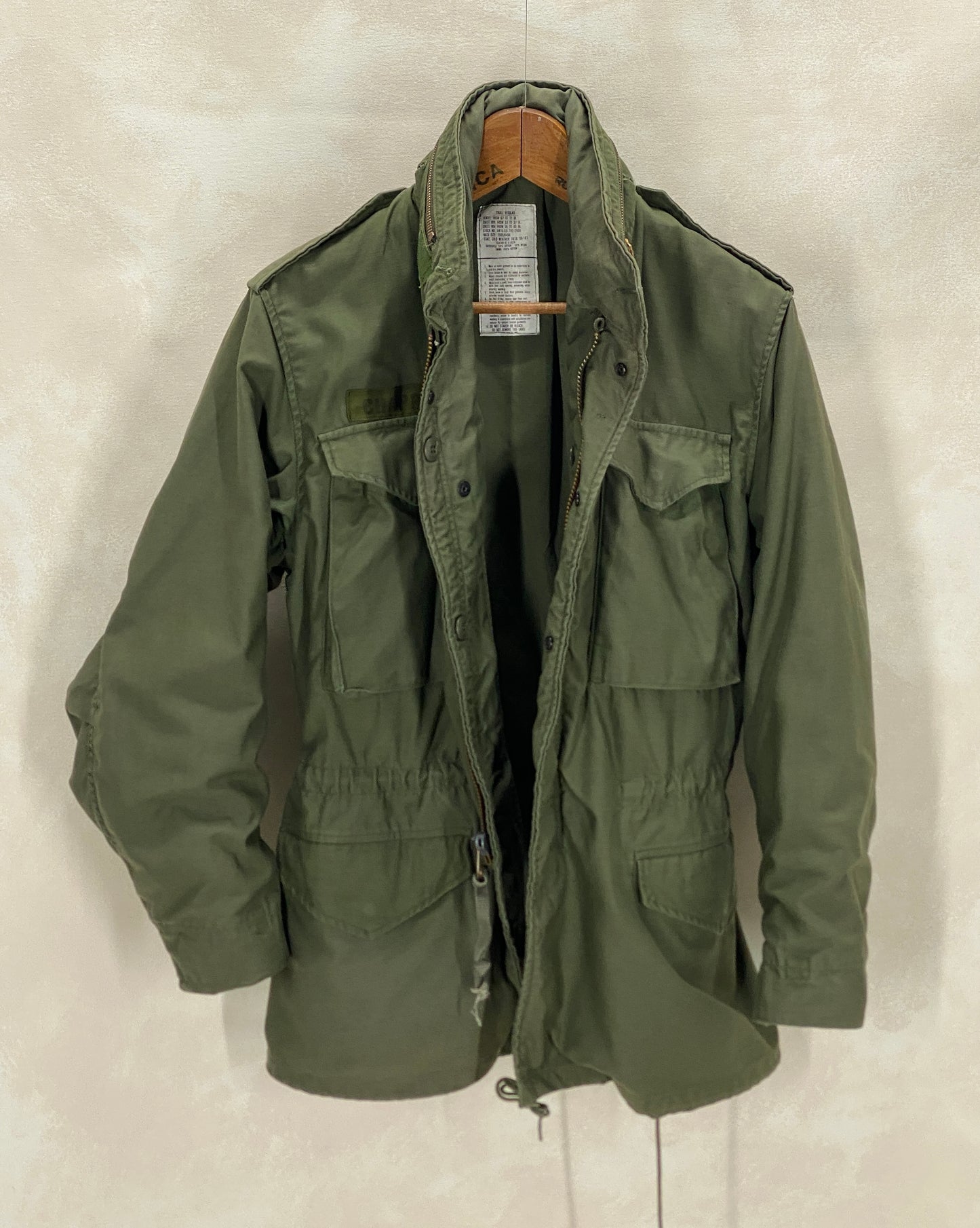 Small Reg. Authentic 1982 US Army Vintage M-65 field jacket