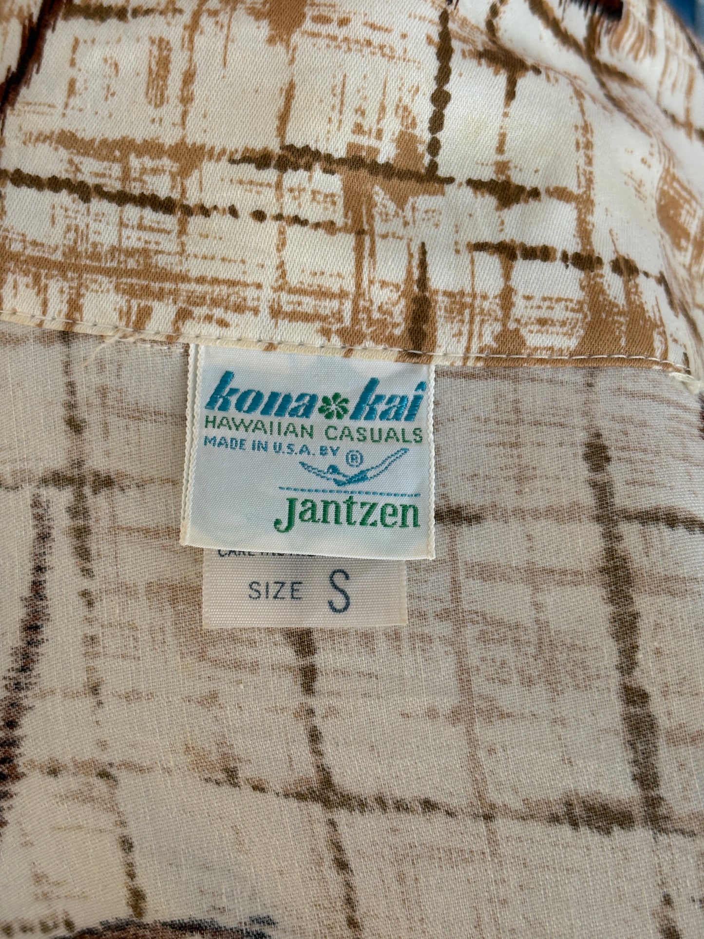 Size S. Vintage 60s Hawaiian cotton shirt made in USA by Jantsen