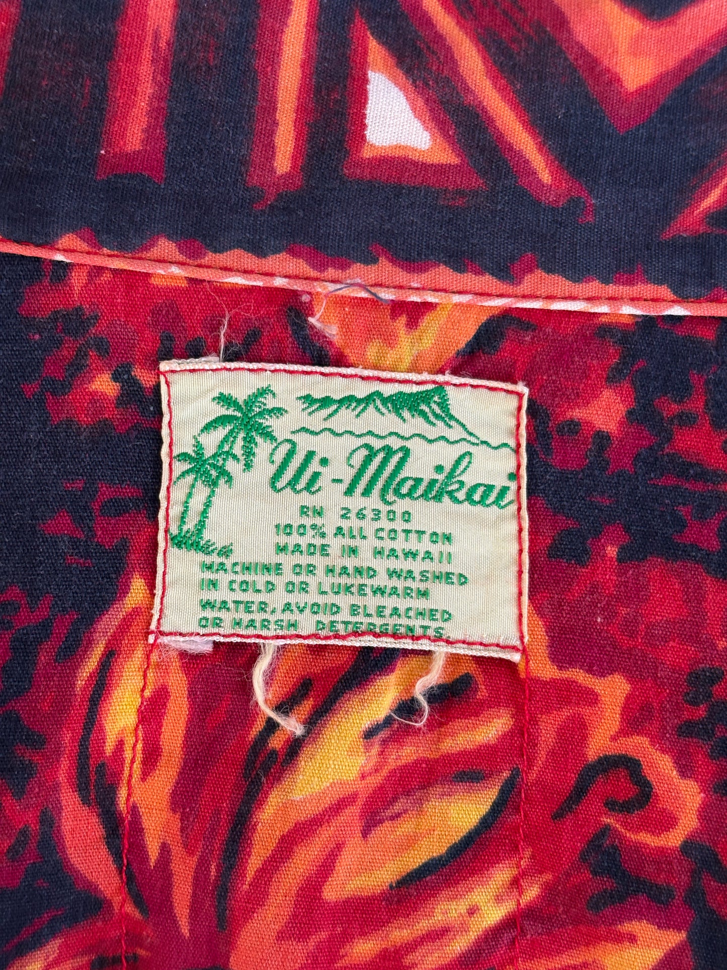 XL. Vintage 70s Hawaiian cotton shirt made in Hawaii by Maikai