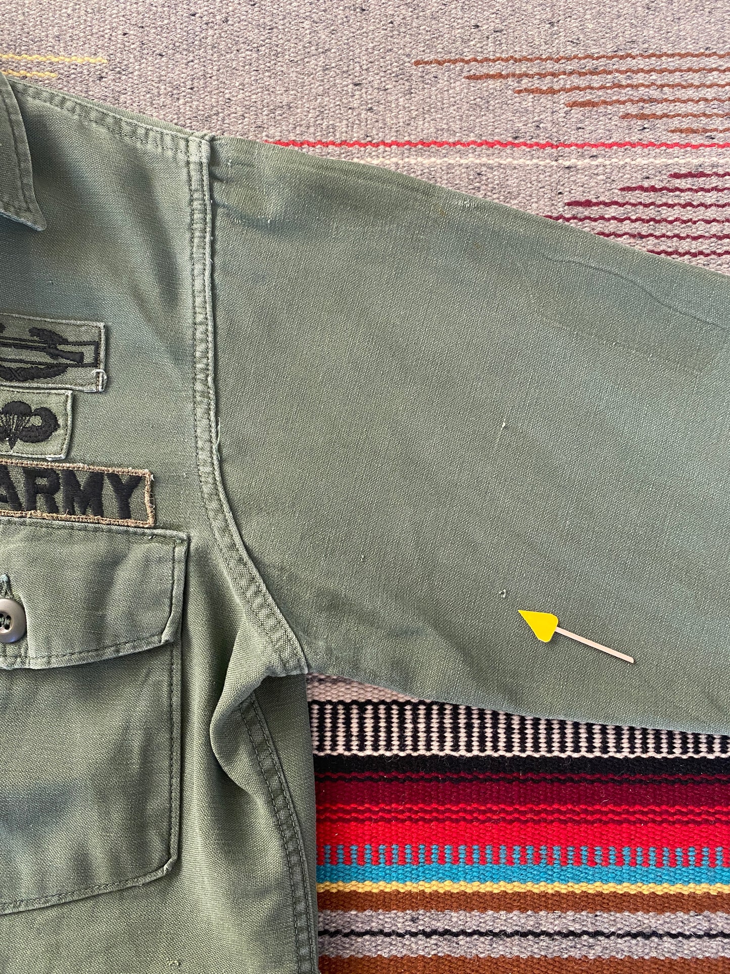 Small. Authentic Vintage US Army Vietnam war era 1967 OG 107 type 1 fatigue shirt