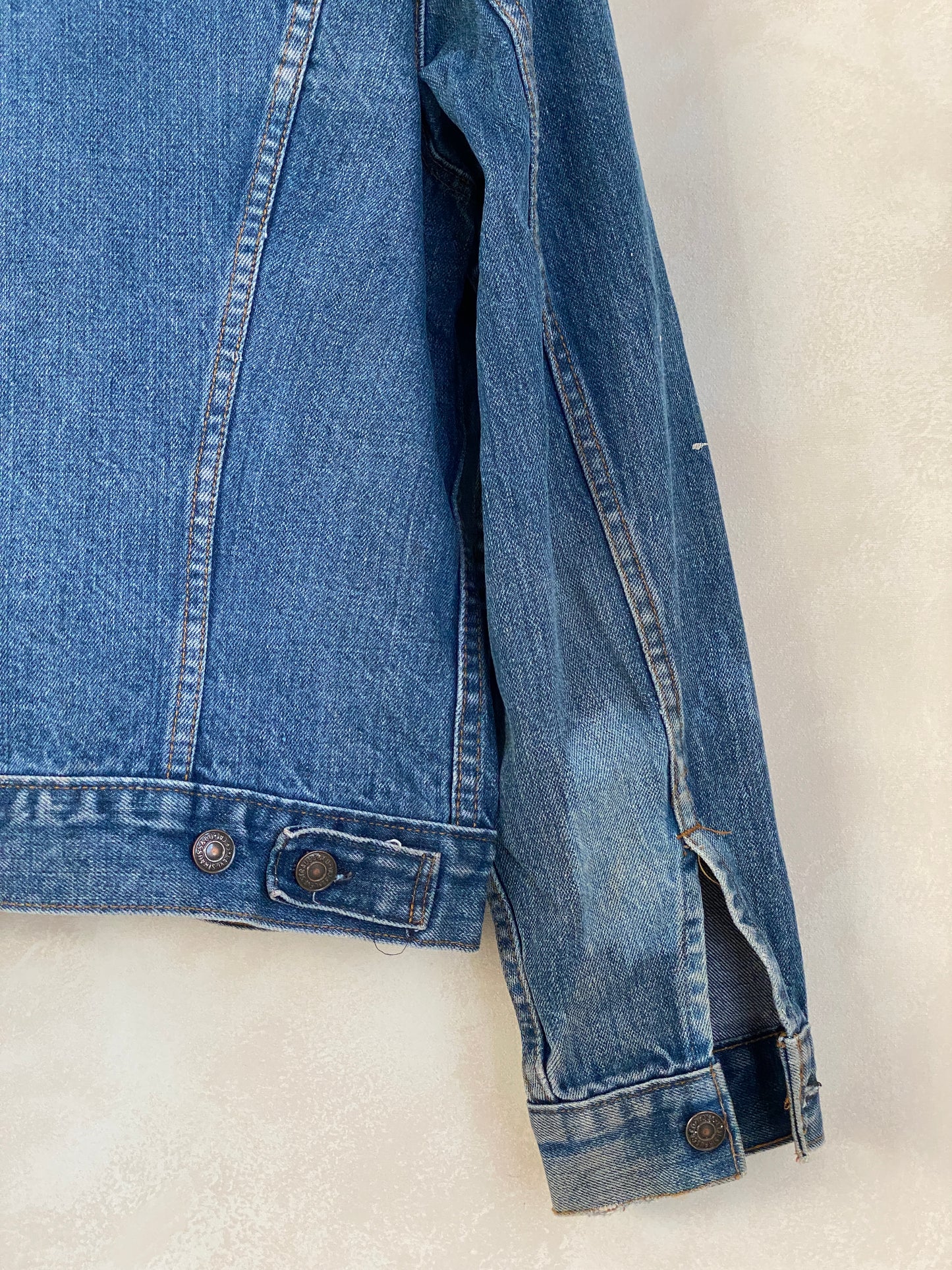 Size 42US / 52EU .Vintage Levis 2 pockets made in USA in the 70s to the mid 80s