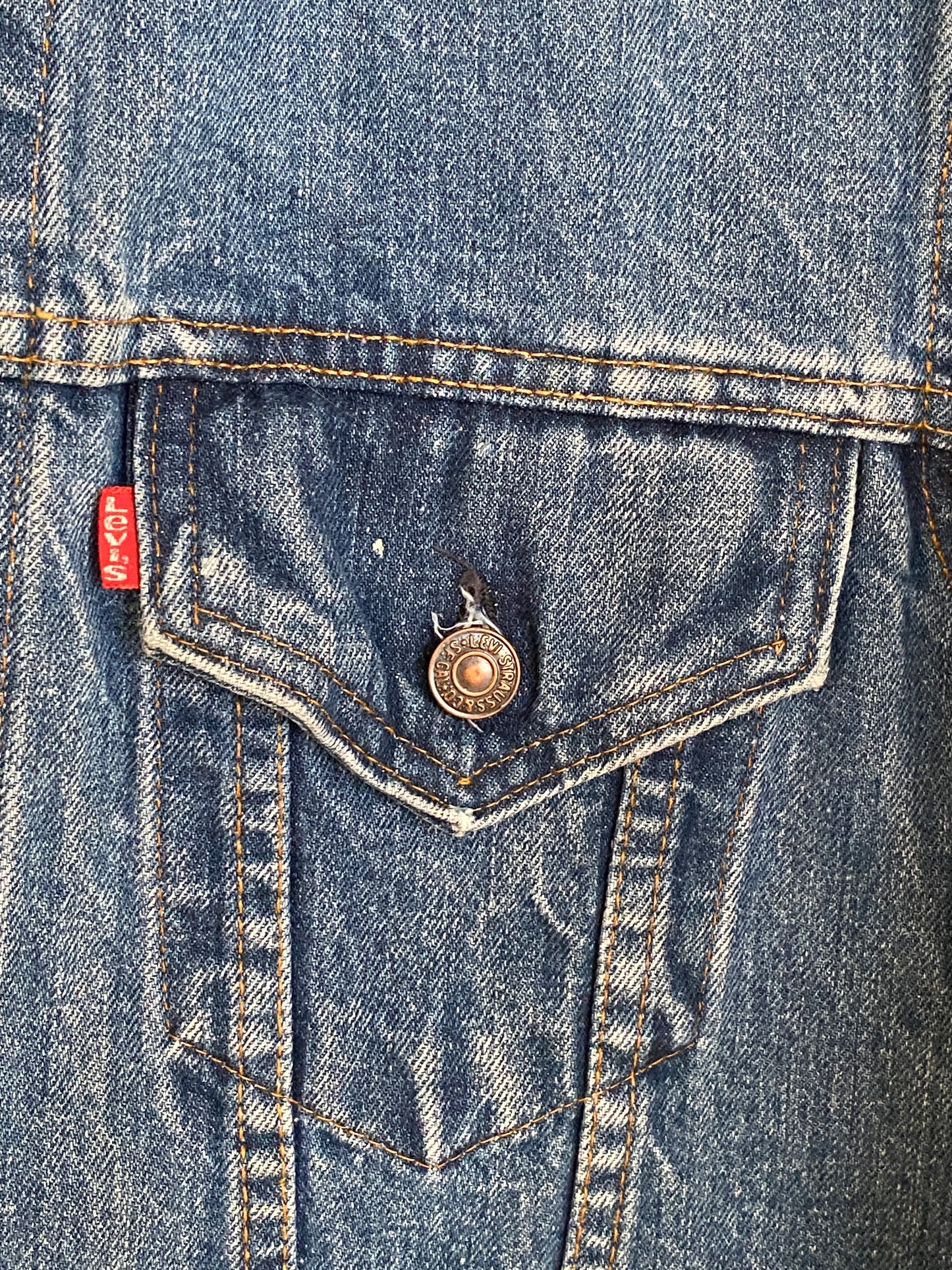 Size 42US / 52EU .Vintage Levis 2 pockets made in USA in the 70s to the mid 80s