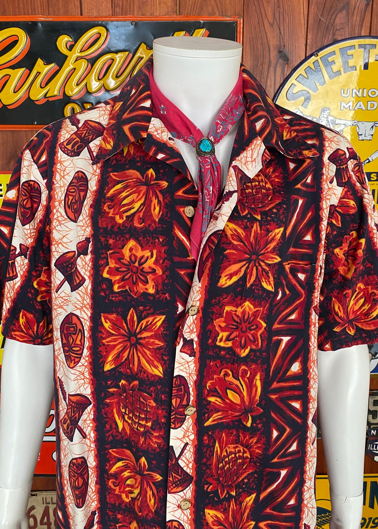 XL. Vintage 70s Hawaiian cotton shirt made in Hawaii by Maikai