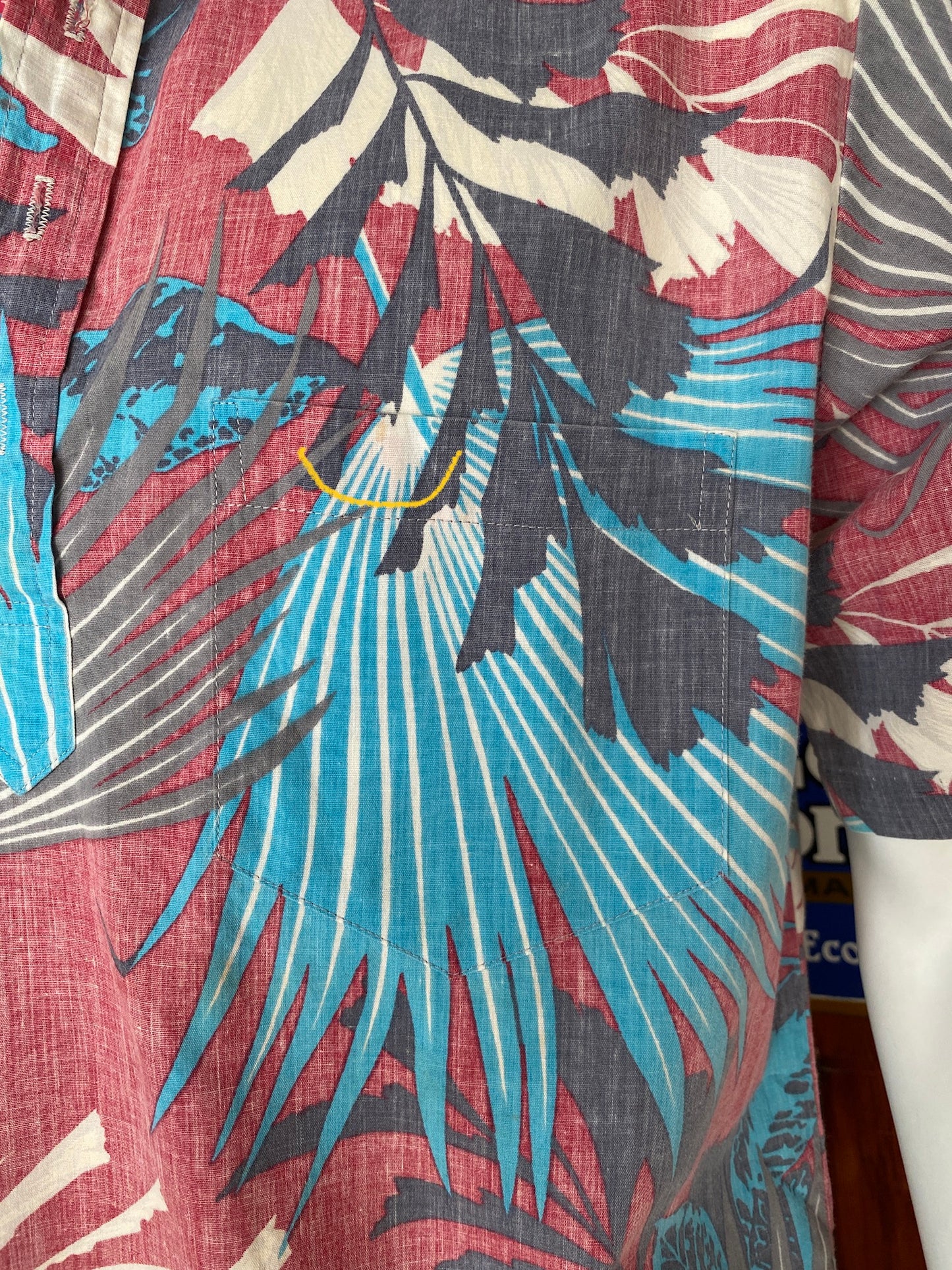 Large. Vintage 70s Hawaiian cotton shirt made by R.J.C Made in Hawaii