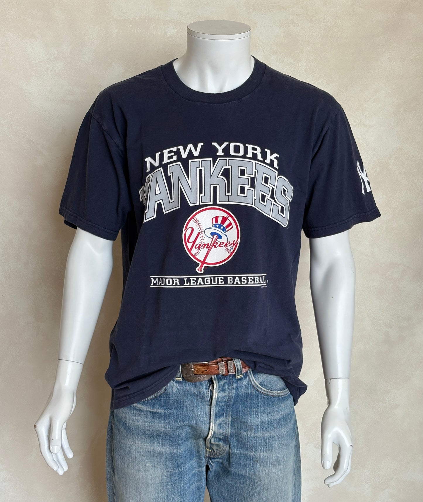 Large. 1990 New York Yankees Lee t shirt Made in Mexico