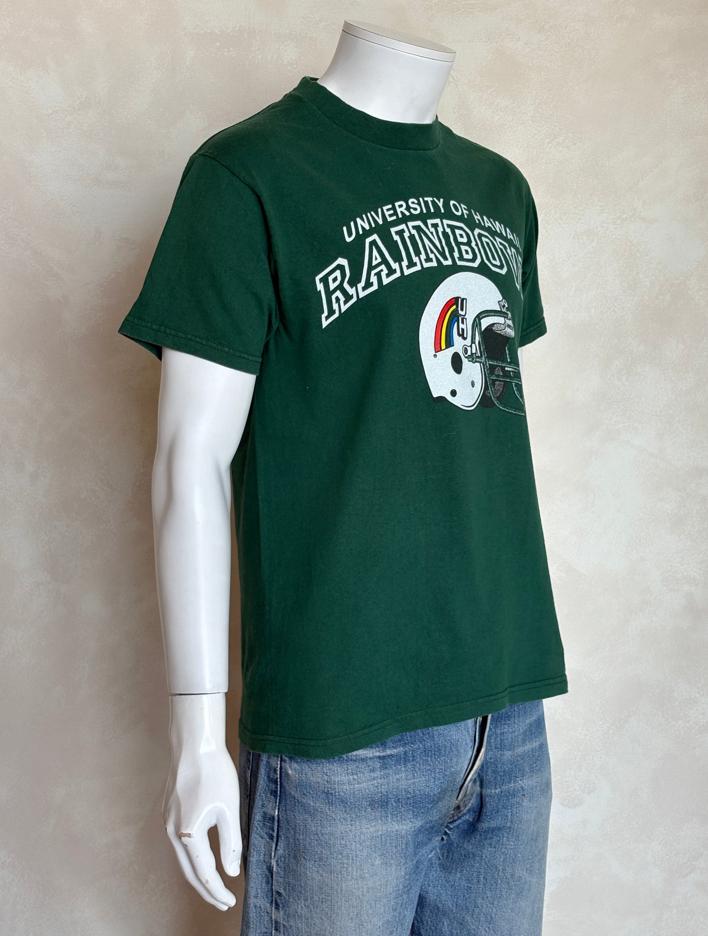 Vintage University of Hawaii Rainbows tee – bold NCAA football style with retro rainbow helmet graphic. Med