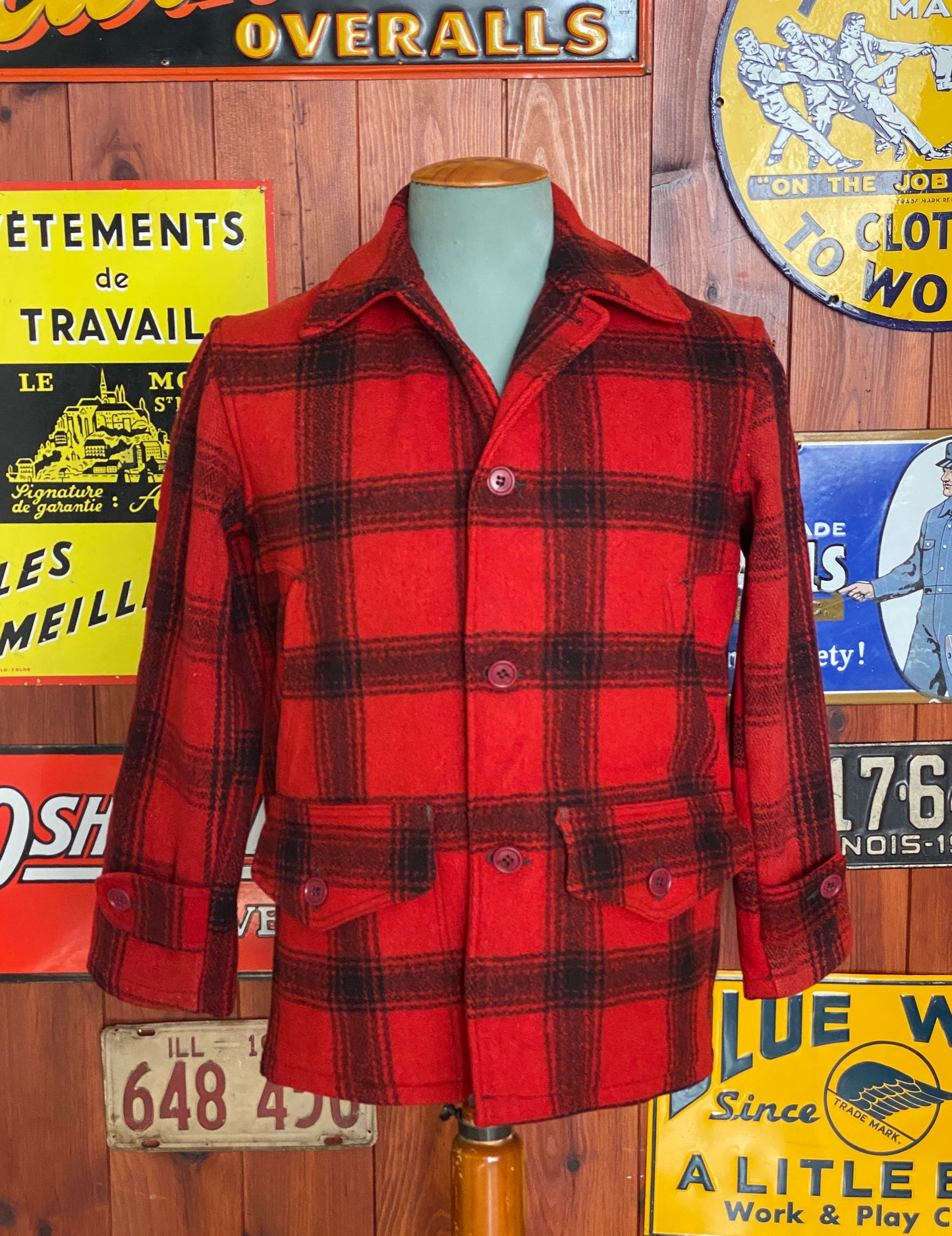 Size Small. Vintage 1940s Sears Roebuck plaid wool hunting jacket