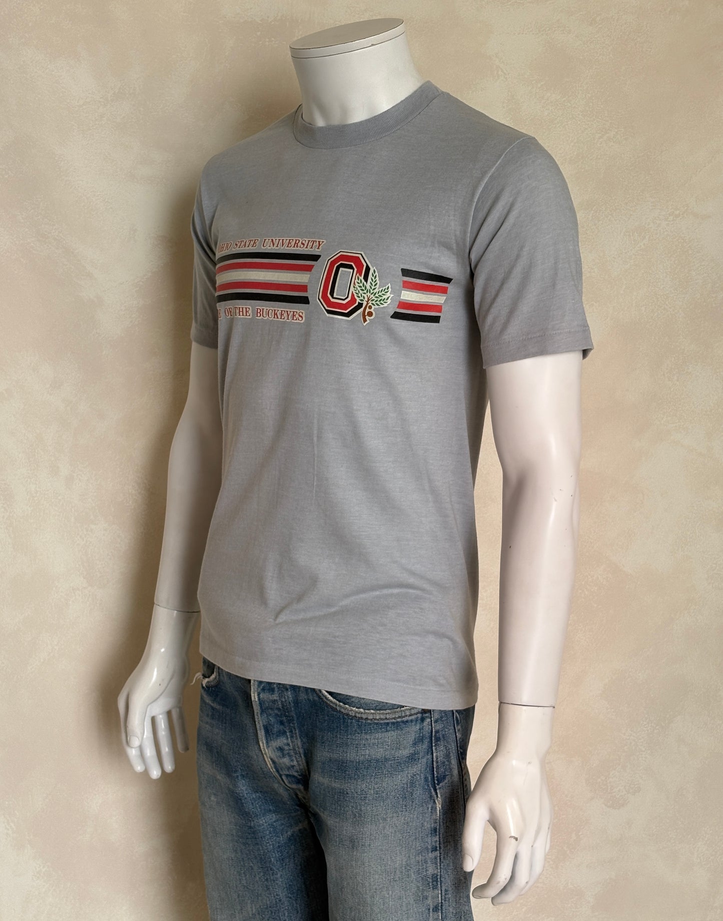 Vintage Ohio State University tee – bold Buckeyes pride with classic athletic stripes. Med