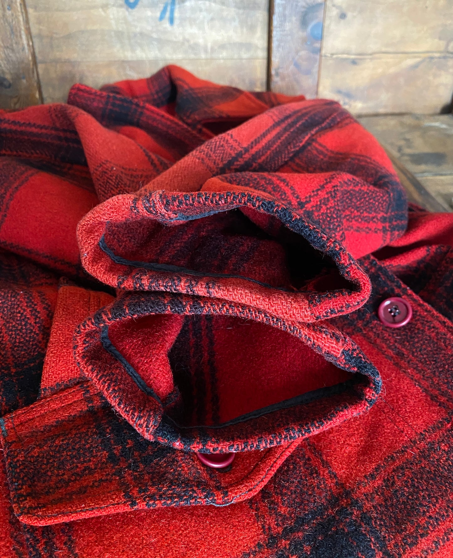 Size Small. Vintage 1940s Sears Roebuck plaid wool hunting jacket