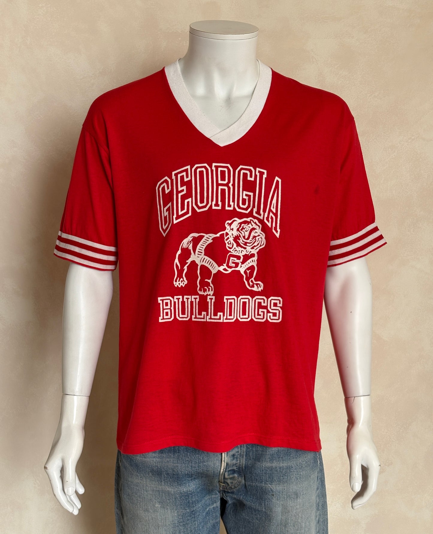 Vintage 90s Georgia Bulldogs jersey tee – bold collegiate style with classic mascot print. XL