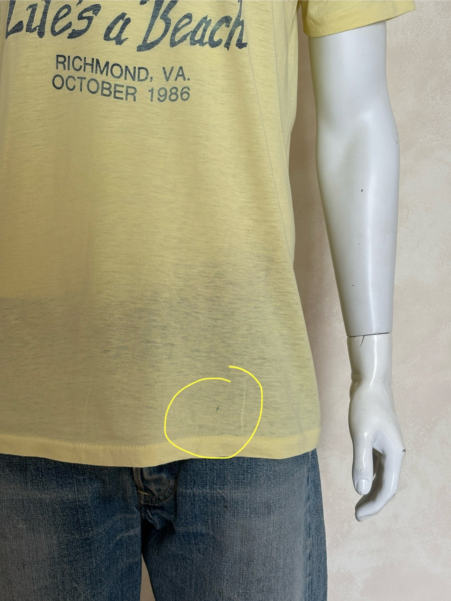 Vintage 1986 ‘Life’s a Beach’ tee – Richmond VA party vibes with retro beach scene.XL