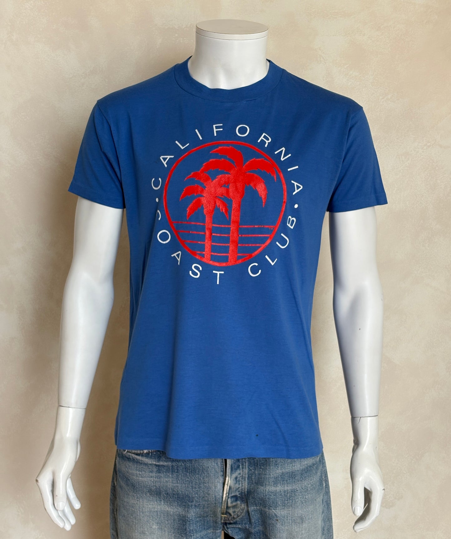 Vintage 80s California Coast Club tee – bold SoCal vibes with retro palm tree print. Large