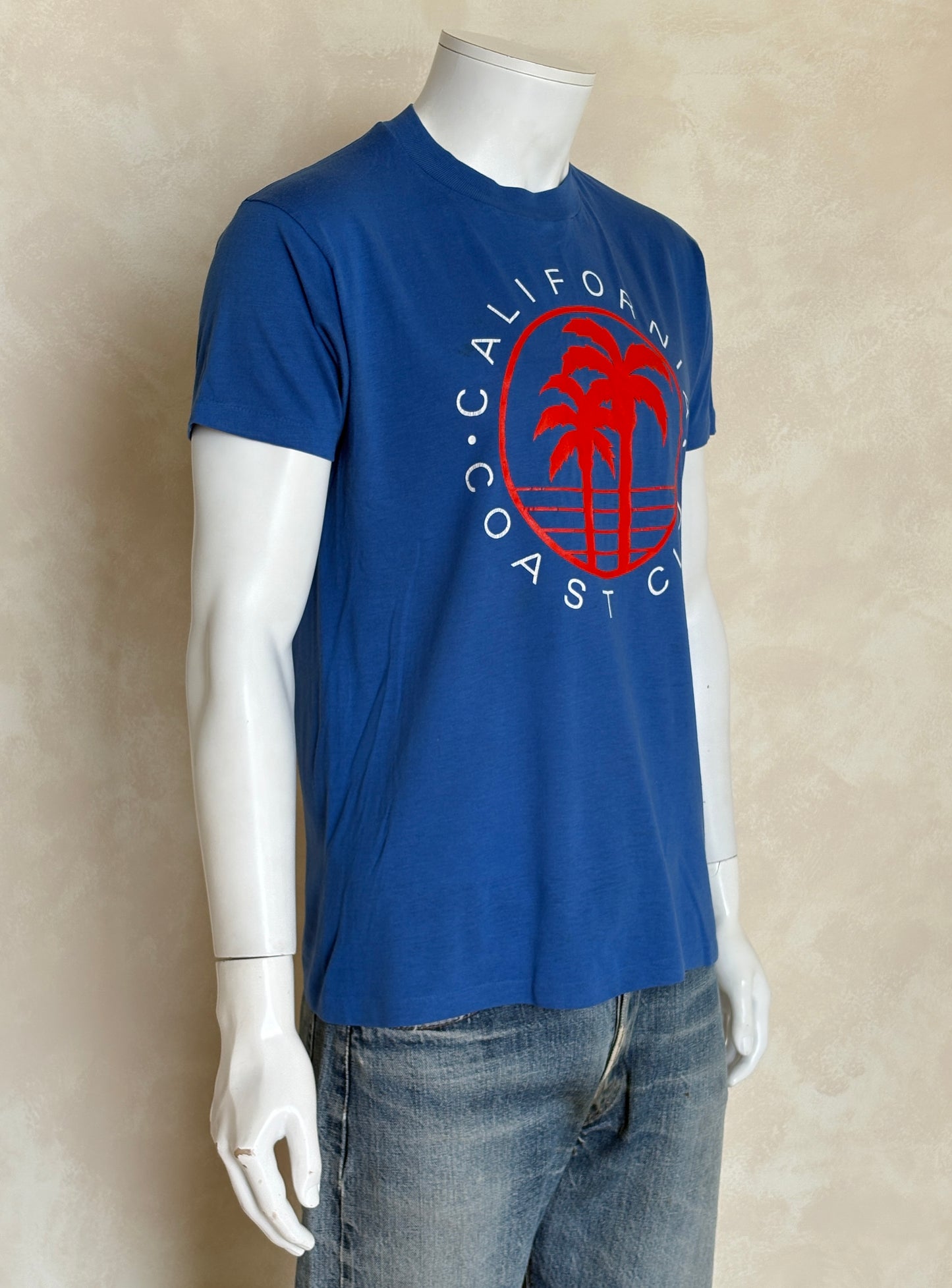 Vintage 80s California Coast Club tee – bold SoCal vibes with retro palm tree print. Large