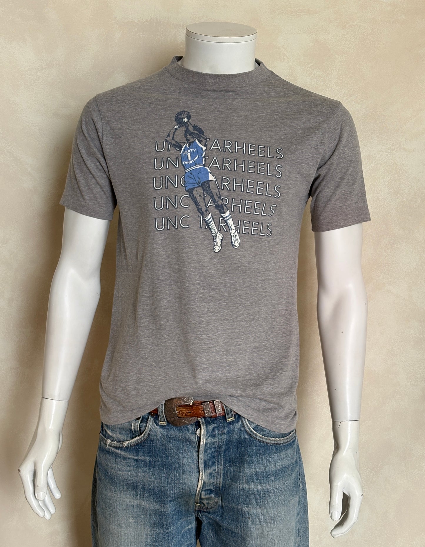 Vintage 80s UNC TarHeels basketball t-shirt – retro graphic print . Made in USA- Large
