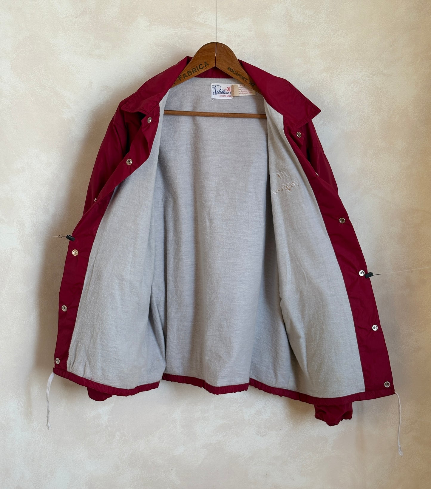Size XL. Vintage 70s windbreaker made in USA