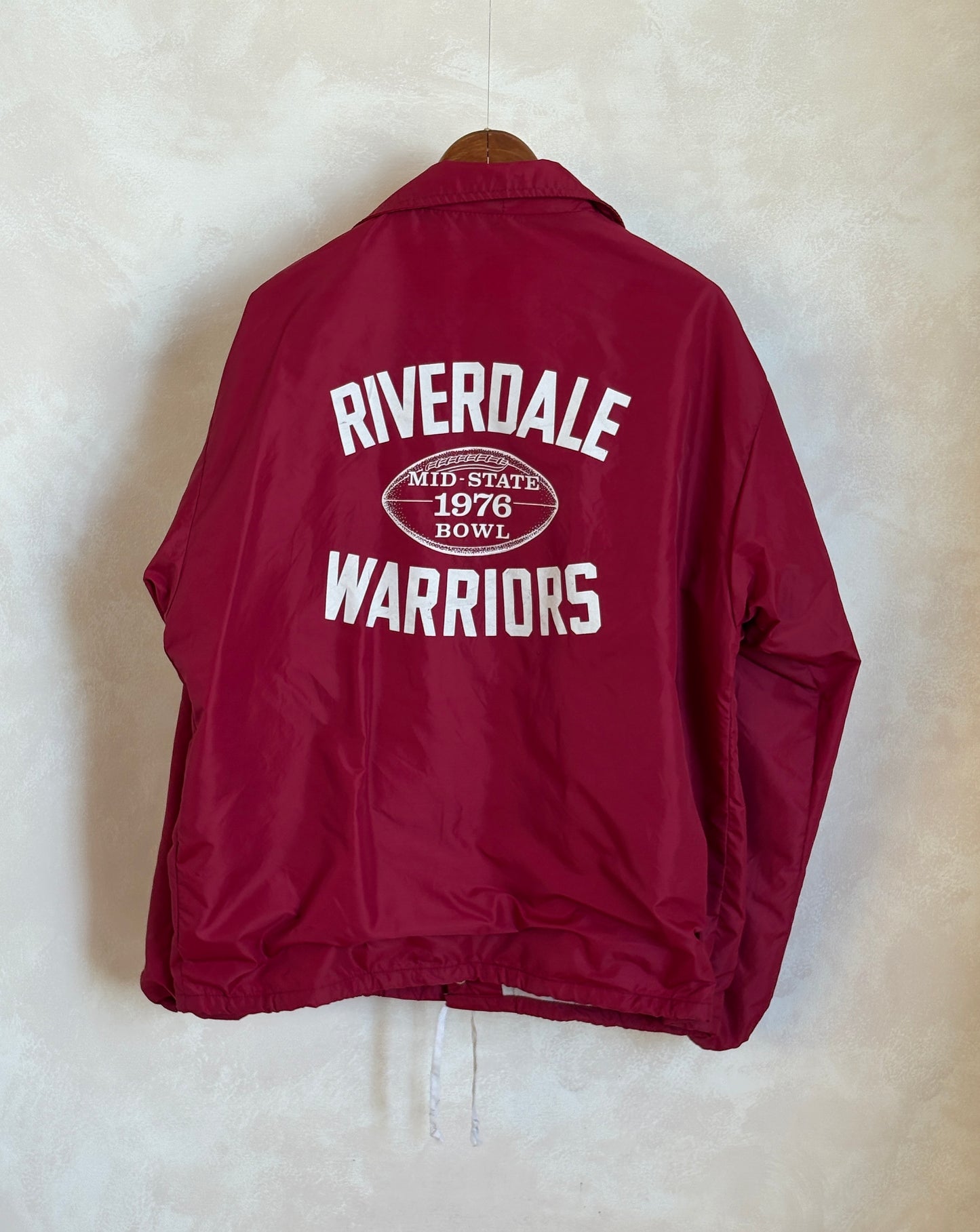 Size XL. Vintage 70s windbreaker made in USA