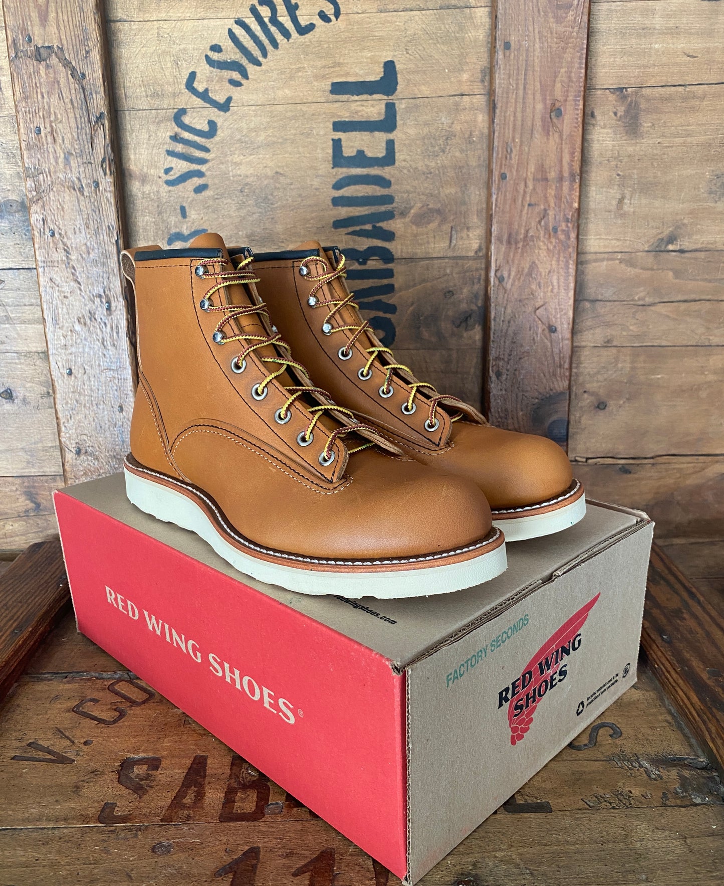 Size 8D (41 EU ) Red Wing Lineman 2904  Boots Made In USA ( Second )